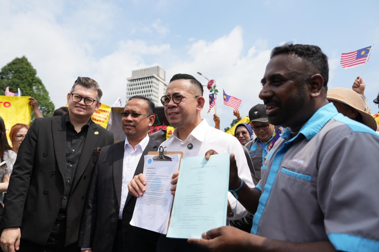 கிக் GIG தொழிலாளர்களின் நலனைப் பாதுகாக்க உத்தேசச் சட்ட மசோதா மிக முக்கியம்: மனித வள அமைச்சர் ஸ்டீவன் சிம்மிடம் மகஜர்