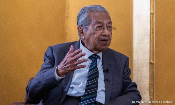 எனக்கு வெளிநாடுகளில் சொத்துக்களா? புதிய தகவலாக இருக்கிறது" - மகாதீர் கிண்டல்!