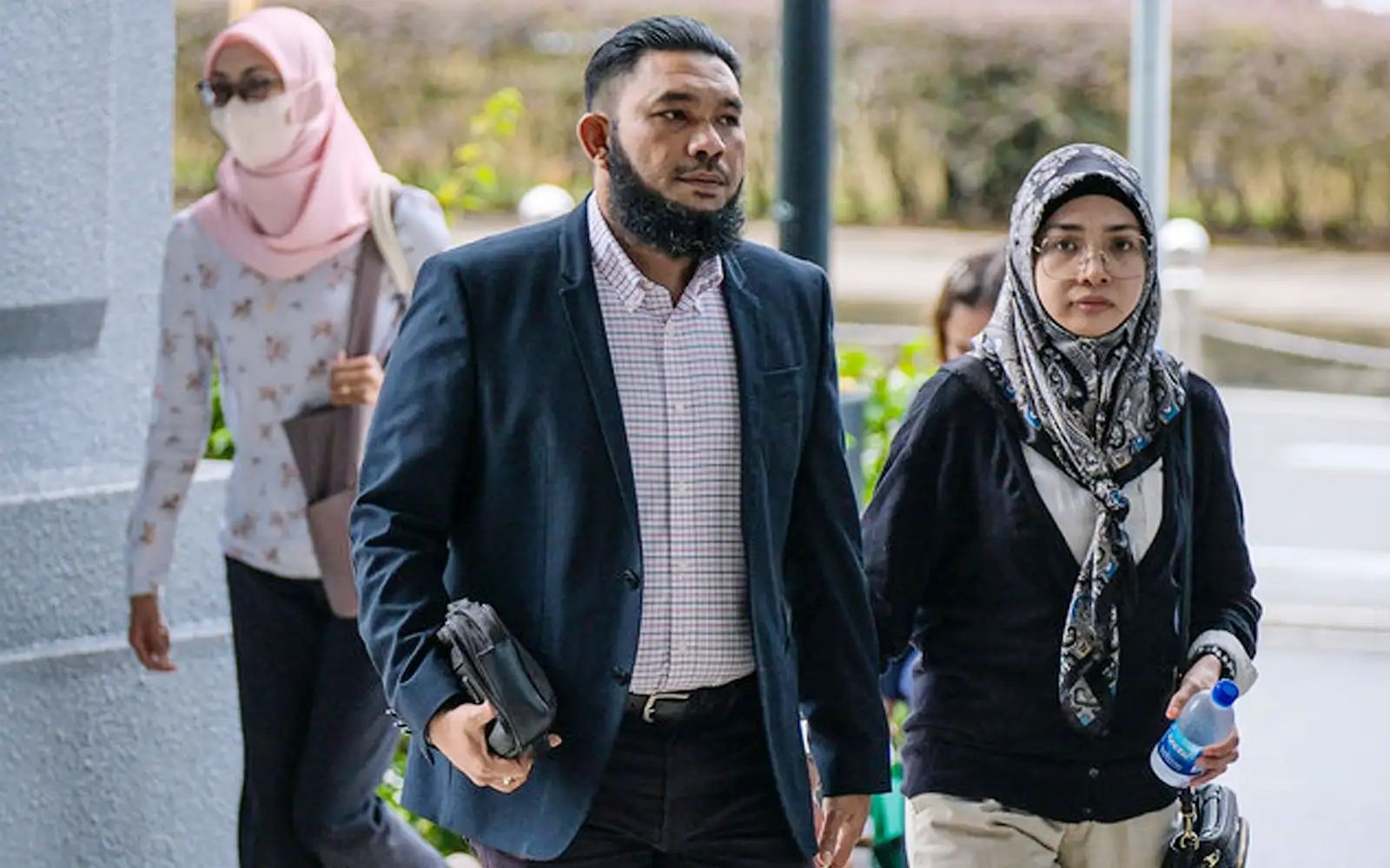 நிந்தனை குற்றச்சாட்டிலிருந்து பாபாகோமோ விடுவிக்கப்பட்டார்