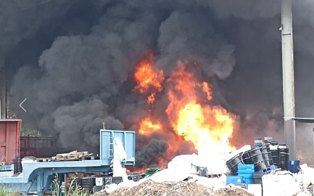 தஞ்சோங் மின்யாக்கில் பழைய பெட்டரி சேமிப்புக் கிடங்கில் தீ