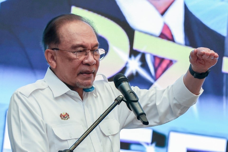 இம்மாதம் இறுதியில் பெட்ரோல் ரோன் 95 விலை லிட்டருக்கு ஒரு ரிங்கிட் 99 காசு: பிரதமர் உத்தரவாதம் அளித்தார்