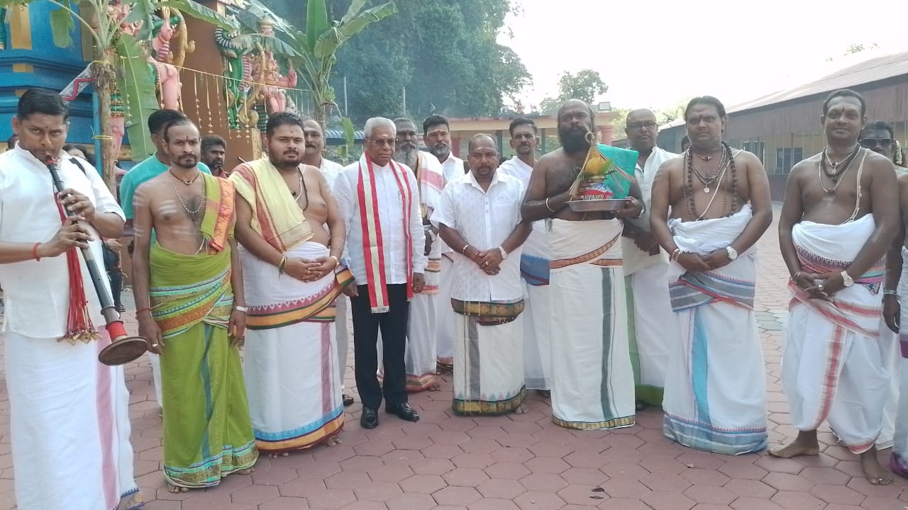 உள்நாட்டு அச்சகர்களுக்கு முன்னுரிமை வழங்கப்பட வேண்டும்