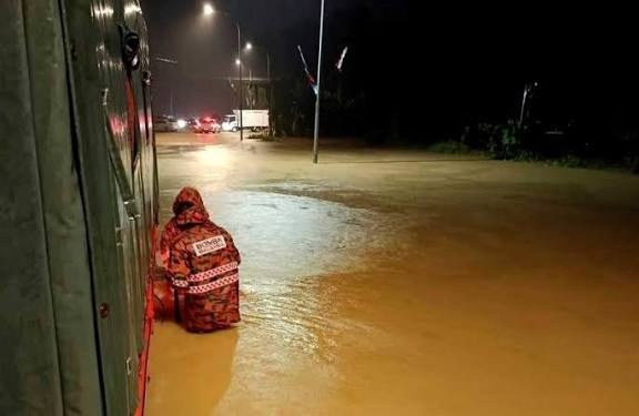 சபா, சரவாக்கில் 53 பள்ளிகள் வெள்ளத்தால் பாதிக்கப்பட்டுள்ளன - கல்வியமைச்சு தகவல்!