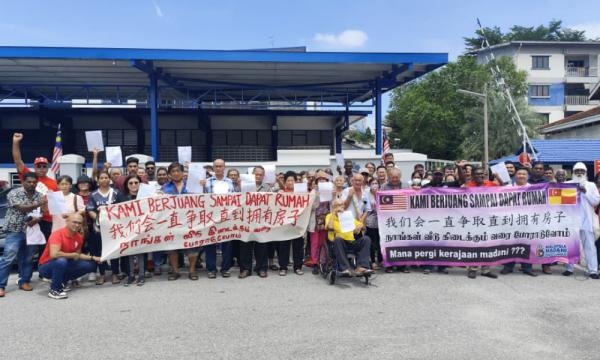 பண்டமாரான், குடியிருப்புப் பகுதியைச் சேர்ந்தவர்கள் அமைதி மறியல்