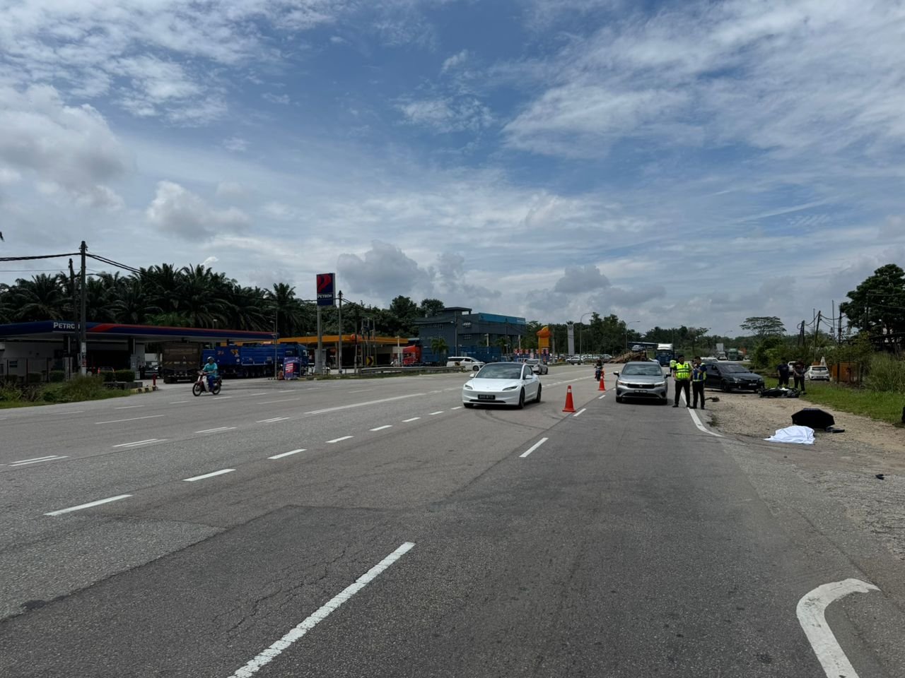 லோரி மோதி பட்டறைப் பணியாளர் உயிரிழந்தார்