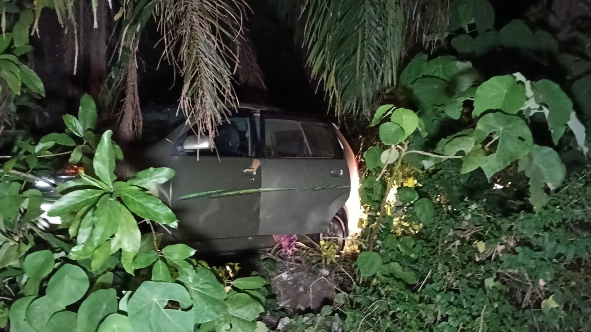 கொடூரக் கொலை: காவற்படை அதிகாரியைச் சுட்டு விட்டுத் தப்பியோடிய மர்ம நபர் - விசாரணையில் ஆறு பேர் கைது!