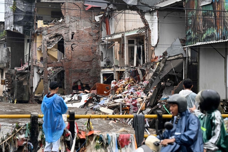 பாலி வெள்ளத்தில் சிக்கி உயிரிழந்தோரின் குடும்பத்தினருக்கு அன்வார் இரங்கல்!