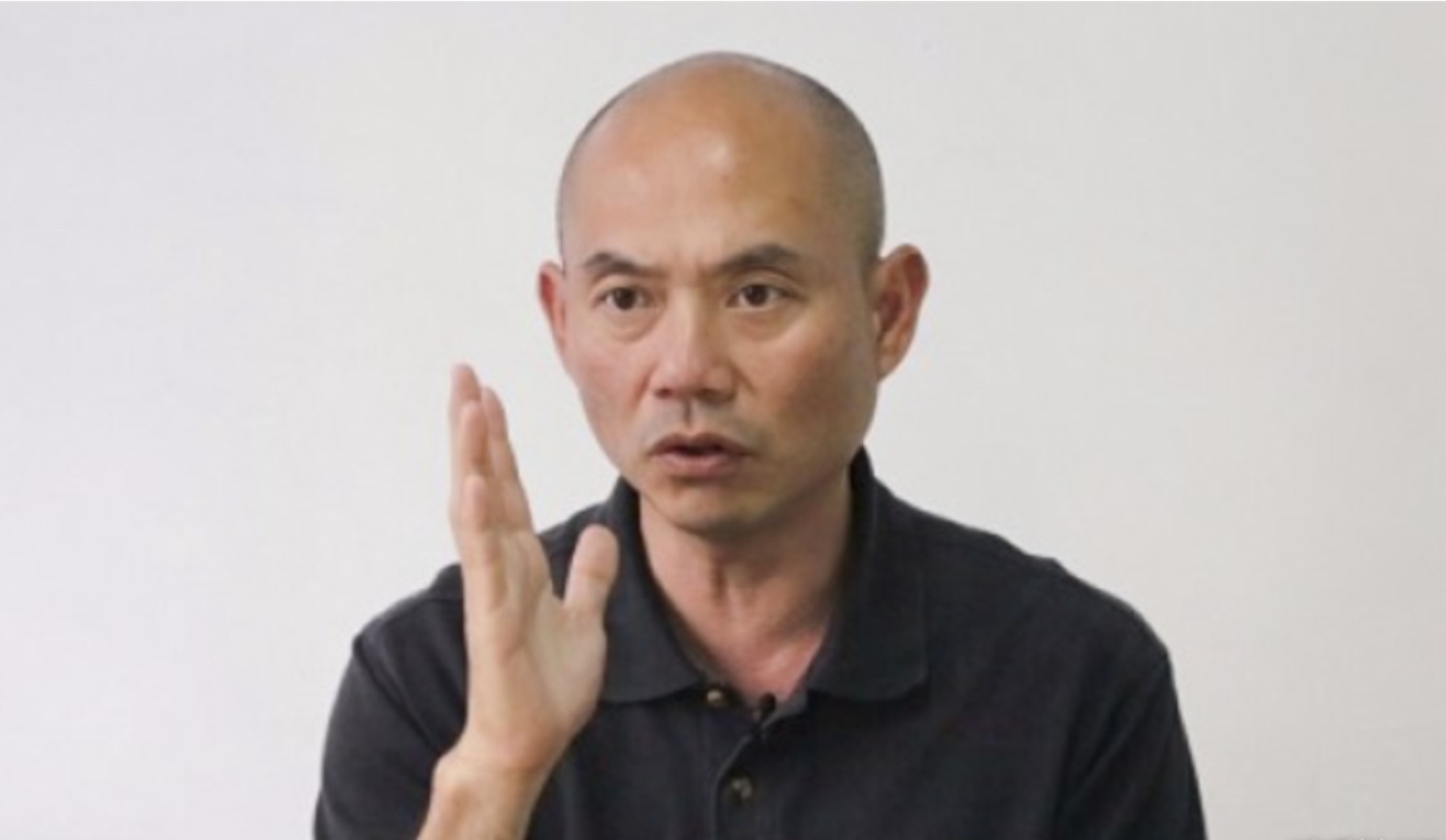 எந்தவொரு சம்பவத்தையும் இனக் கண்ணோட்டத்தில் பார்ப்பதை நிறுத்துவீர்