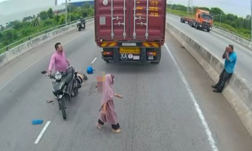 கிள்ளானில் கோர விபத்து: கணவர் கண் முன்னே மனைவி மரணம்