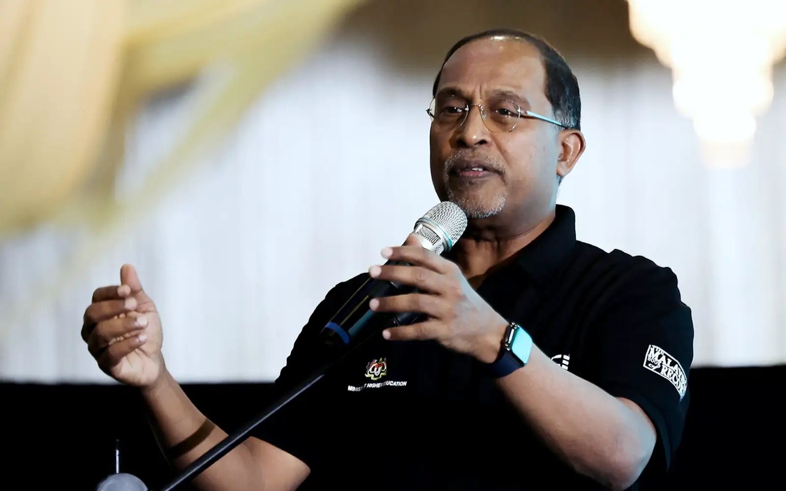 நடைமுறையைத் தற்காத்தார் அமைச்சர்