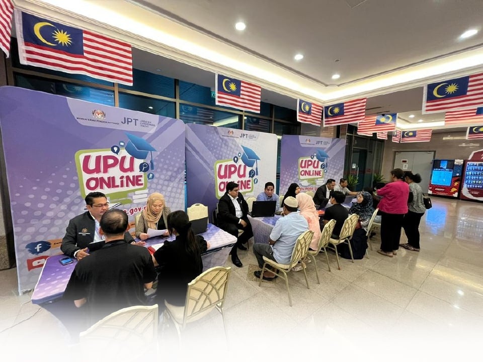 அரசு பொது பல்கலைக்கழகங்களில் தகுதி அடிப்படையிலேயே மாணவர் சேர்ப்பு: உத்தரவாதம் அளித்தது உயர்க்கல்வி அமைச்சு