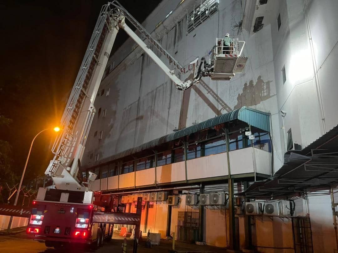 நான்காவது மாடியிலிருந்து கீழே விழுந்து அந்நிய நாட்டுப் பெண் மரணம்