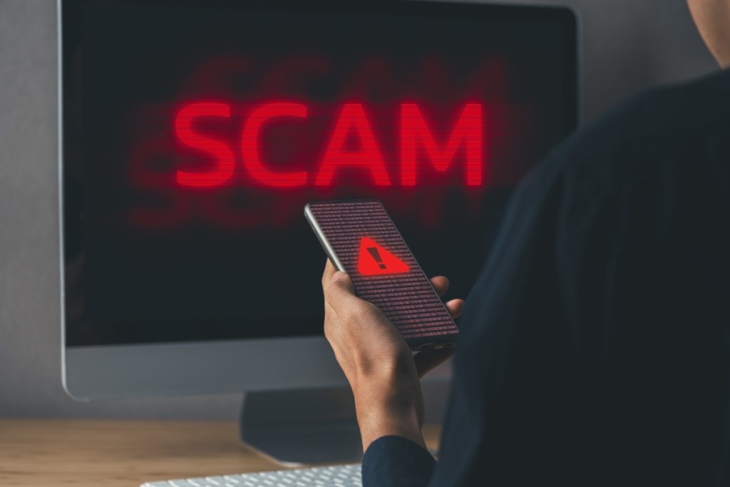 நாளுக்கு நாள் பெருகி வரும் இணைய மோசடி: ஜோகூரில் 2.8 மில்லியன் ரிங்கிட்டைப் பறிகொடுத்த 2 மருத்துவர்கள்