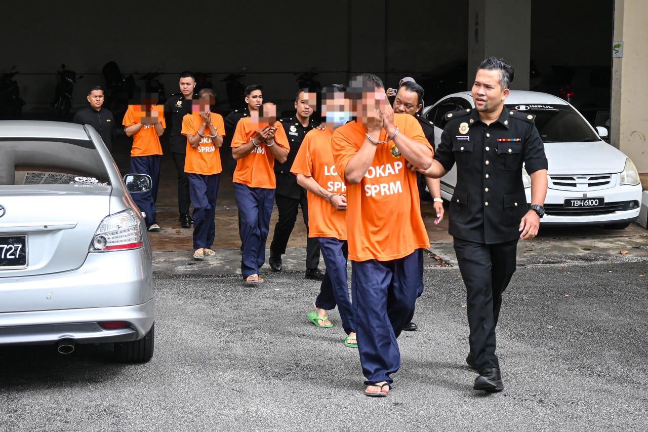 சட்டவிரோத விளைச்சல்: லட்சக்கணக்கான ரிங்கிட்டை ஈட்டிய மூசா கிங் தோட்ட நடவாளர் உட்பட ஐவர் கைது