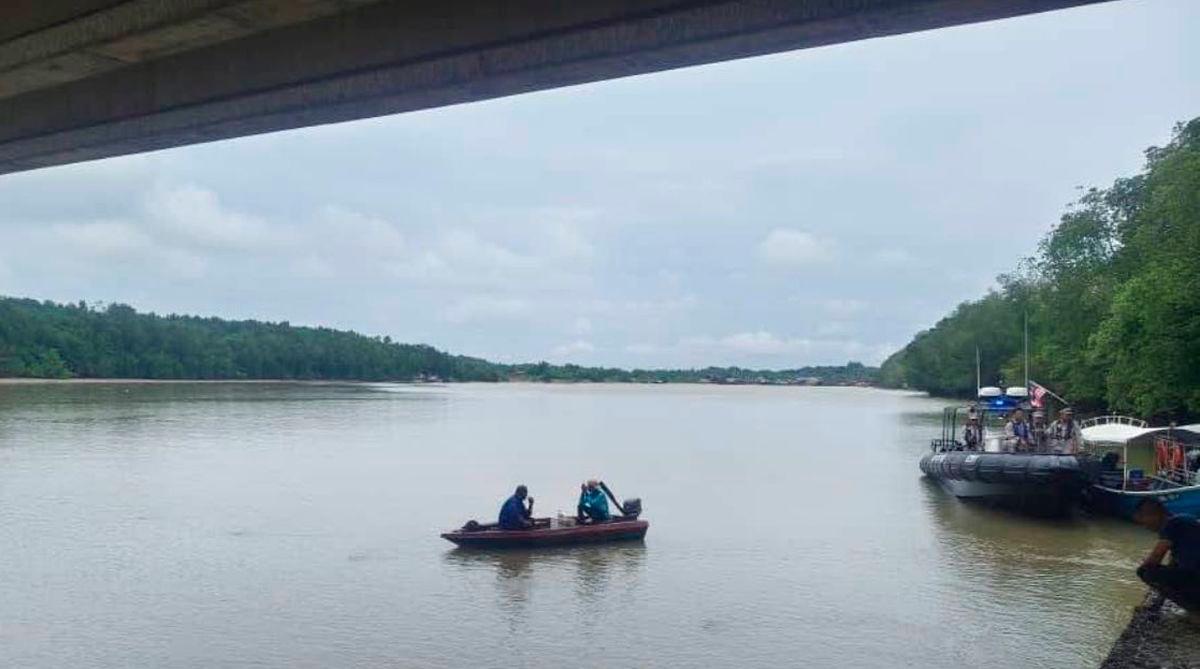 கார் ஆற்றில் விழுந்த சம்பவம்: 9 வயது சிறுவன் உயிரிழந்தான், தங்கை காப்பாற்றப்பட்டார்