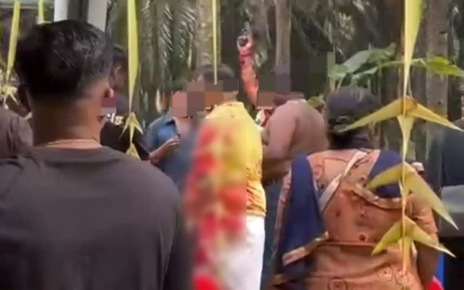 கோவில் திருவிழாவில் வானத்தை நோக்கித் துப்பாக்கியால் சுட்ட சம்பவம்: குத்தகையாளர் சிவகுமரன் குற்றஞ்சாட்டப்பட்டார்