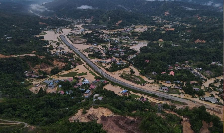 சபாவில் வெள்ளப் பெருக்கு: 400க்கும் மேற்பட்டோர் வெளியேற்றப்பட்டனர்