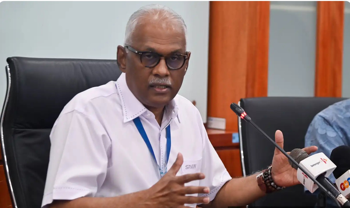 அணு உலைகள் குறித்து அரசாங்கம் மக்களிடம் வெளிப்படையாக இருக்க வேண்டும் - முன்னாள் எம்பி சார்ல்ஸ் சந்தியாகோ வலியுறுத்தல்