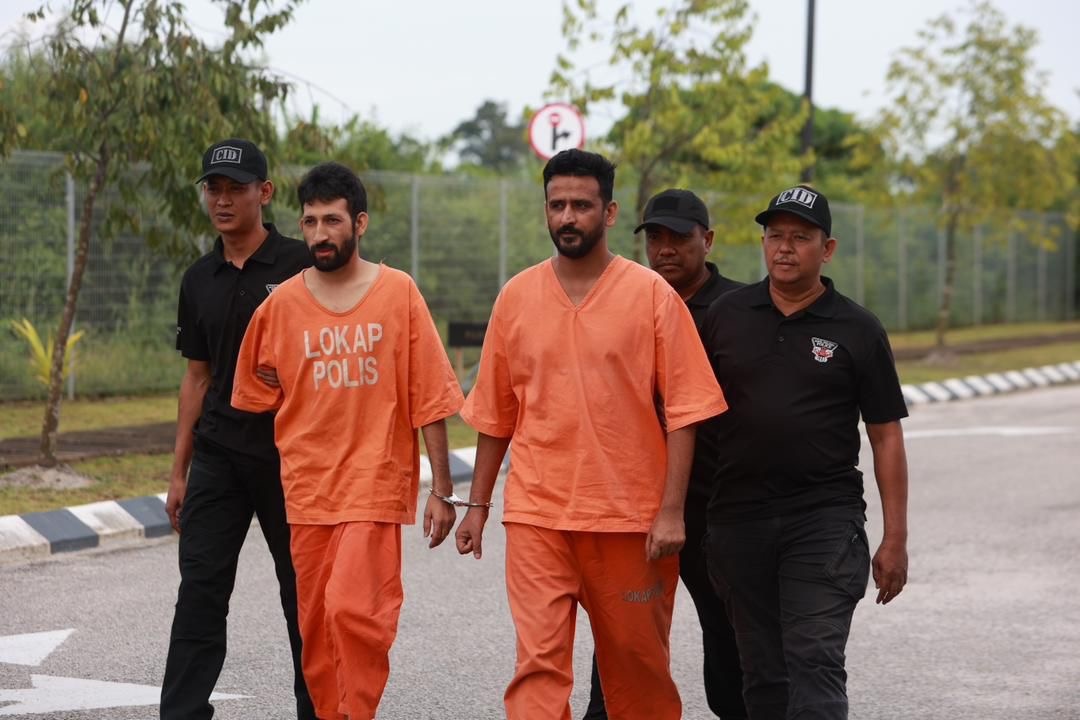 மனிதக் கடத்தலில் ஈடுபட்டதாக இரு பாகிஸ்தானிய ஆடவர்கள் மீது குற்றச்சாட்டு