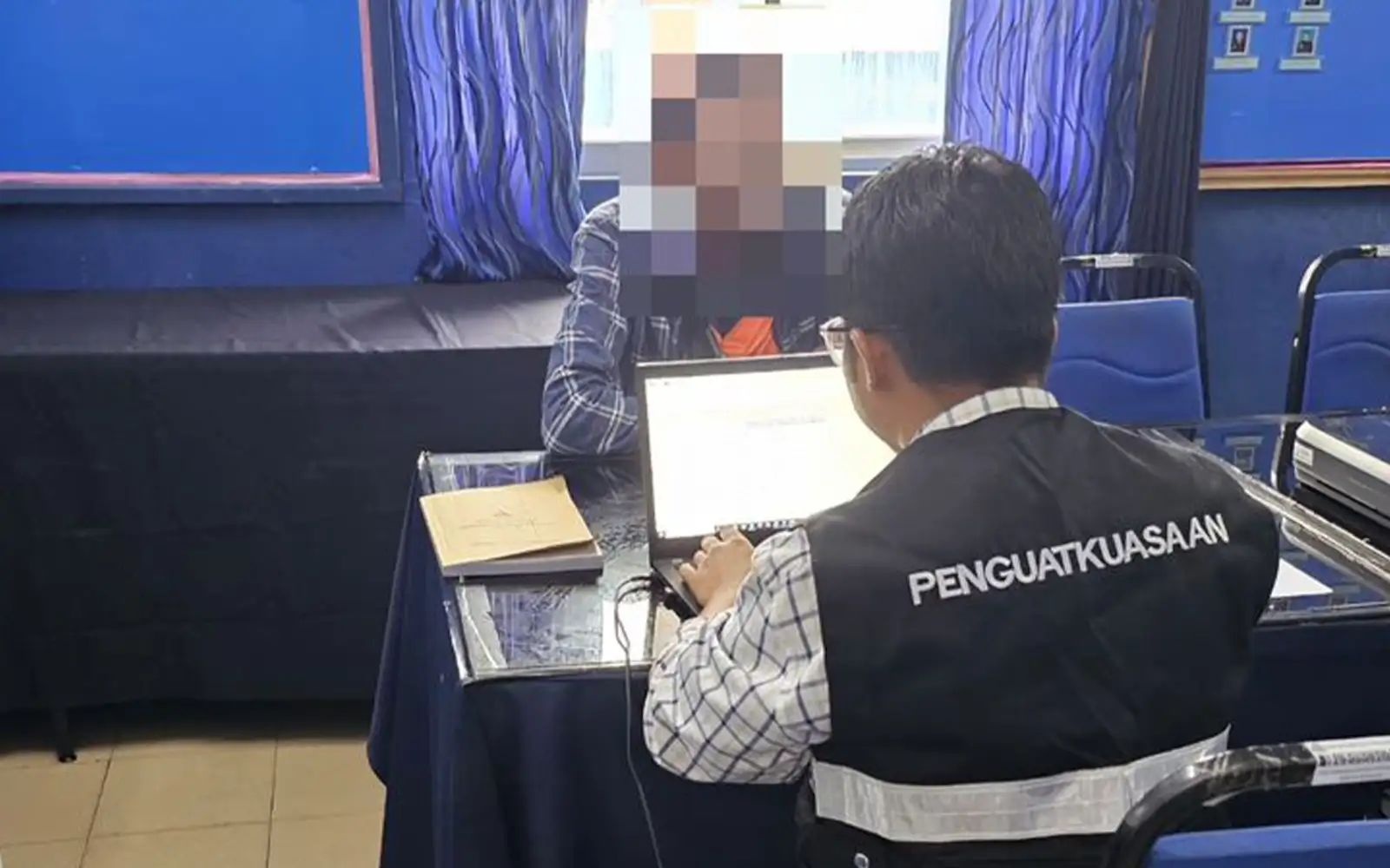 மாது மேடையில் அத்துமீறி நுழைந்த சம்பவம் மூவரிடம் எம்சிஎம்சி விசாரணை