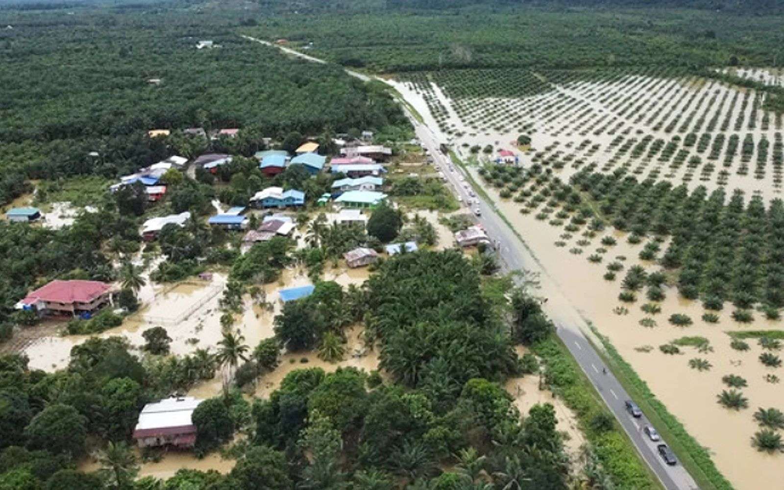 வெள்ள நிலைமை மோசமடைகிறது: 800 பேர் வீடுகளிலிருந்து வெளியேற்றம்