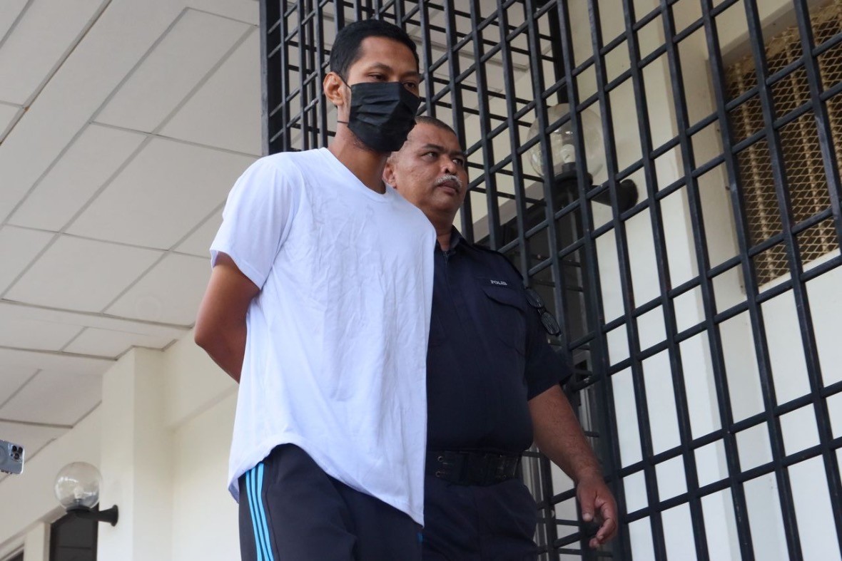 மனைவியைக் கொலை செய்ய முயற்சி: ஆசிரியர் மீது குற்றச்சாட்டு