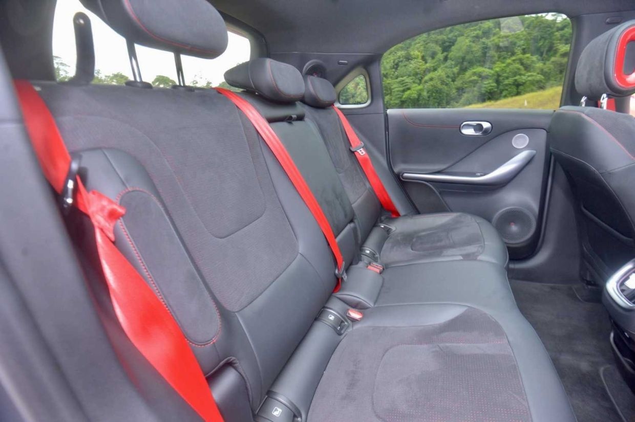 இருக்கை வார் பட்டை அணிவது விரைவில் கட்டாயமாக்கப்படும் - ஜேபிஜே அறிவிப்பு!