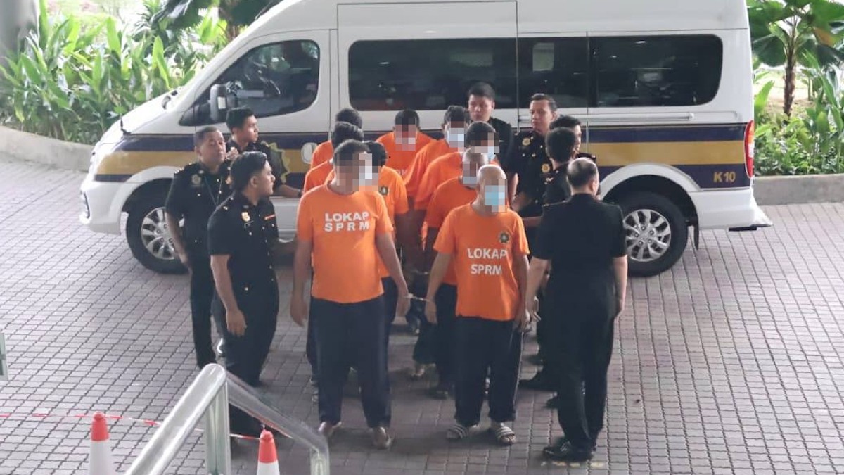 செட்டிங் முறை, 18 குடிநுழைவு அதிகாரிகள் உட்பட 27 பேருக்குத் தடுப்புக் காவல்