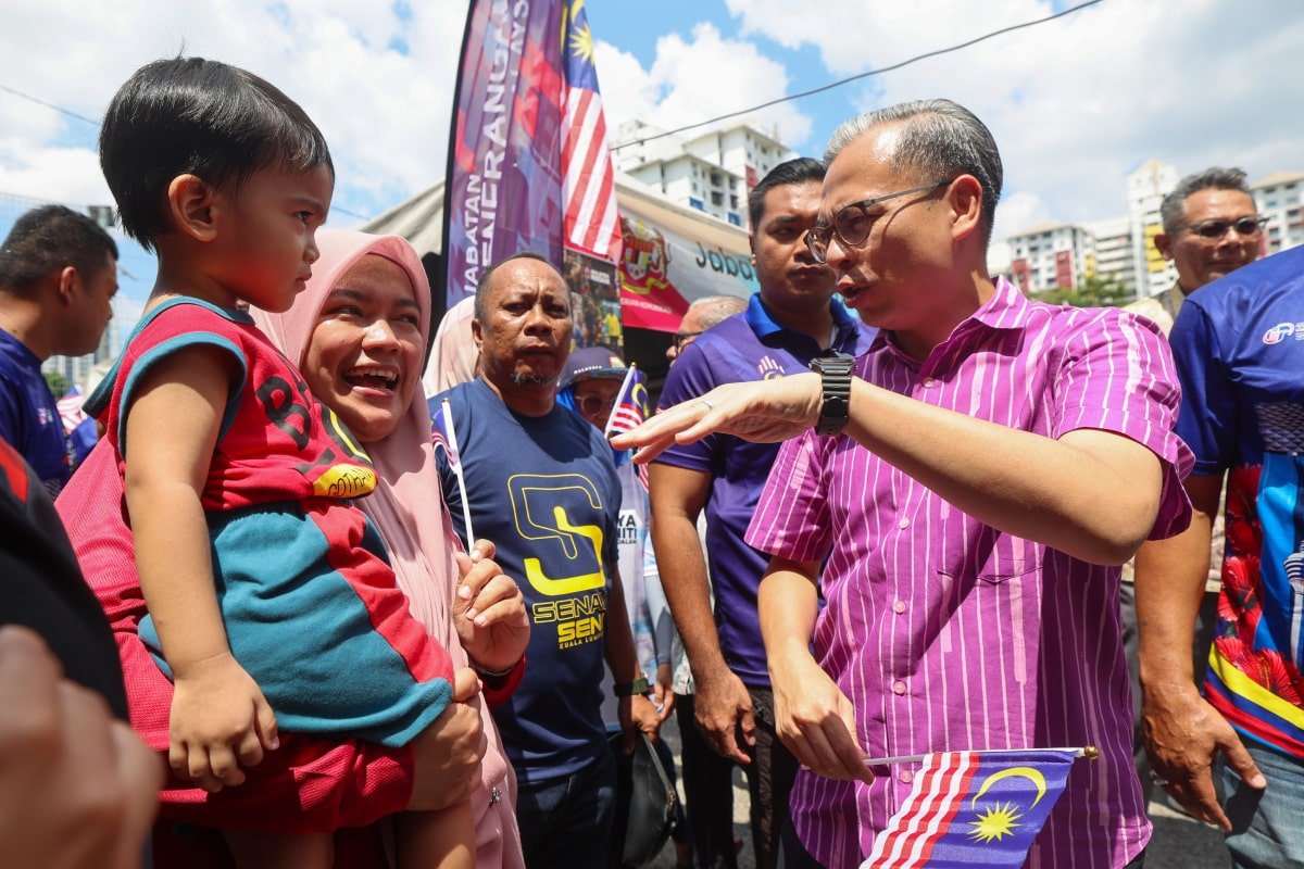 எல்லா காலக் கட்டங்களிலும்  ஜாலூர் கெமிலாங் கொடியைப் பறக்க விடுவீர்
