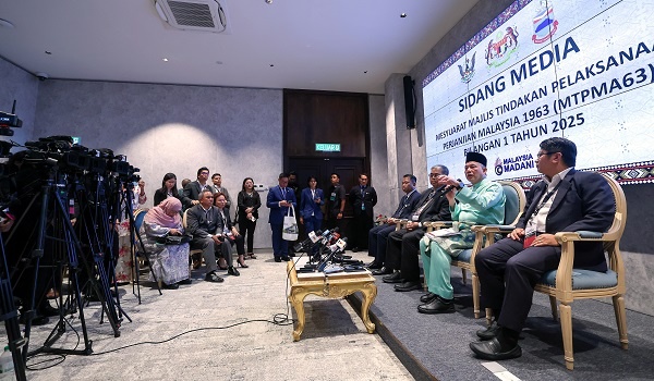 சபா, சராவாக்கிற்குக் கூடுதல் நாடாளுமன்றத் தொகுதிகள்:  பிரதமர் கொள்கை அளவில் இணக்கம்