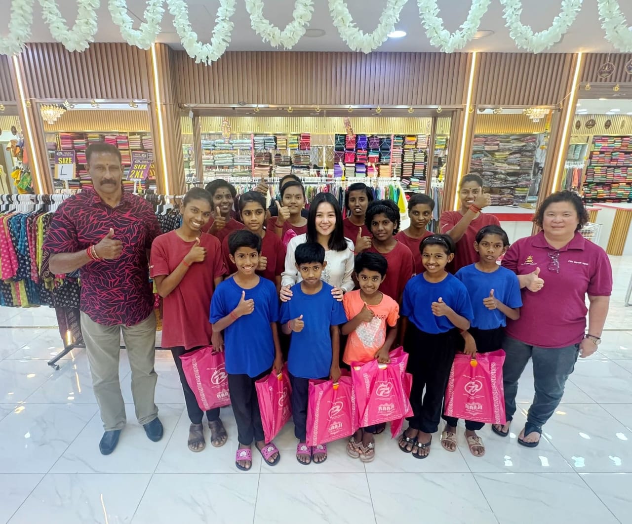 ஆதரவற்றச் சிறுவர்களின் தீபாவளி கனவுகளை நிறைவேற்றிய பாங் சாக் தாவ்!