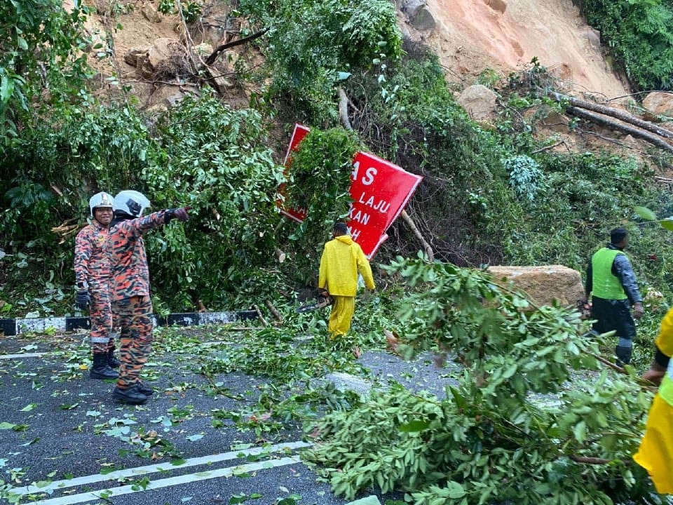 ஜாலான் துன் சார்டோன் சாலை மூடப்பட்டது