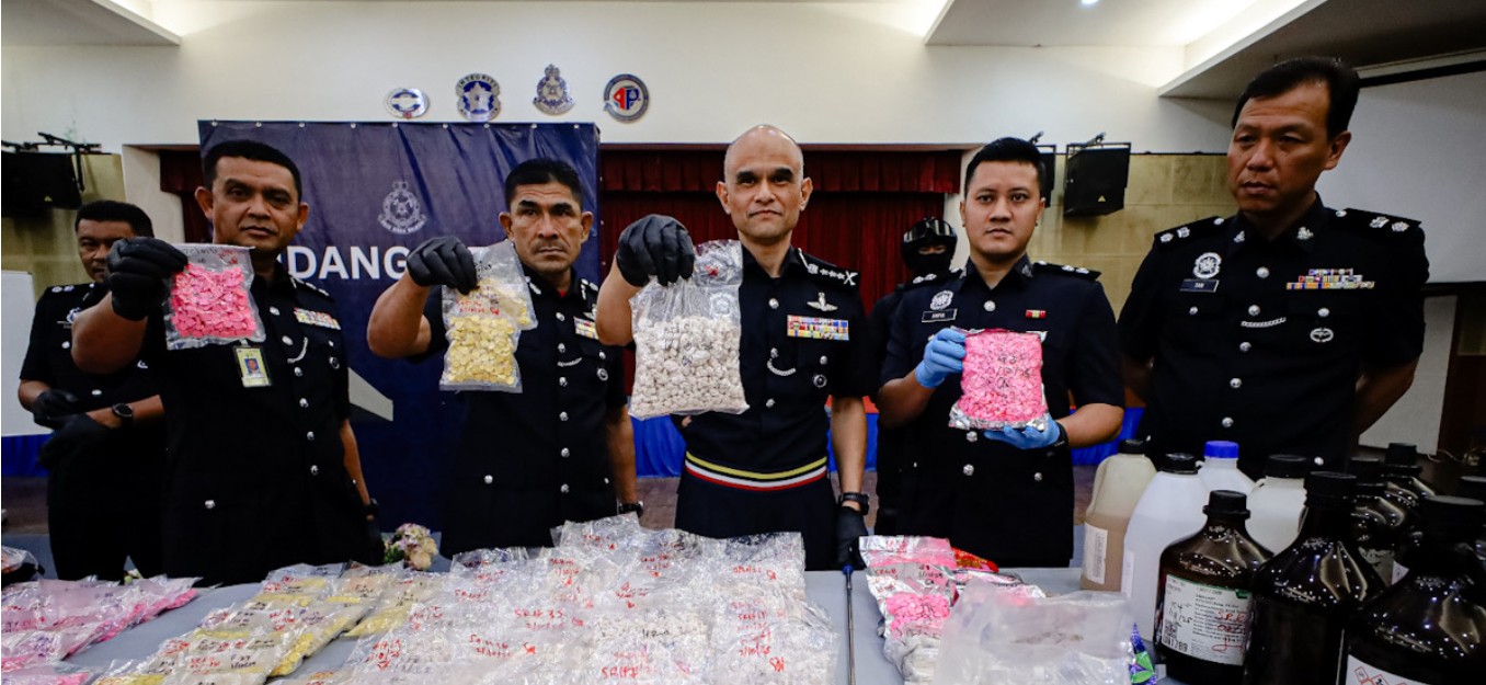 இரண்டு போதைப் பொருள் கடத்தல் கும்பல்கள் முறியடிப்பு