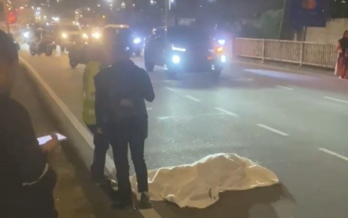 சாலையைக் கடக்கும் போது வாகனத்தில் மோதப்பட்டனர்: தாயார் மரணம், பிள்ளை படுகாயம்