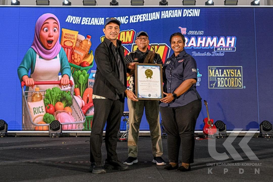 56 மணி நேரம் ரஹ்மா பொருட்கள் விற்பனை: மலேசிய சாதனை புத்தகத்தில் இடம் பெற்றது