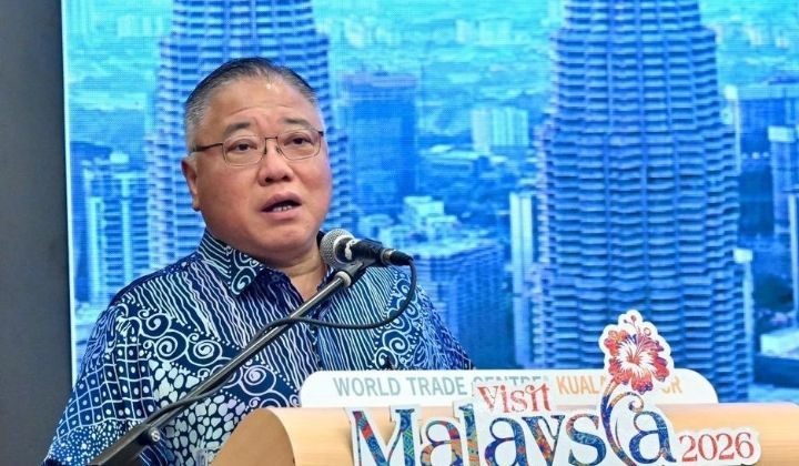 மதுபானம் பரிமாறப்பட்ட விவகாரம்: தொடர்ந்து சர்ச்சையாக்குவதா? அமைச்சர் வருத்தம்