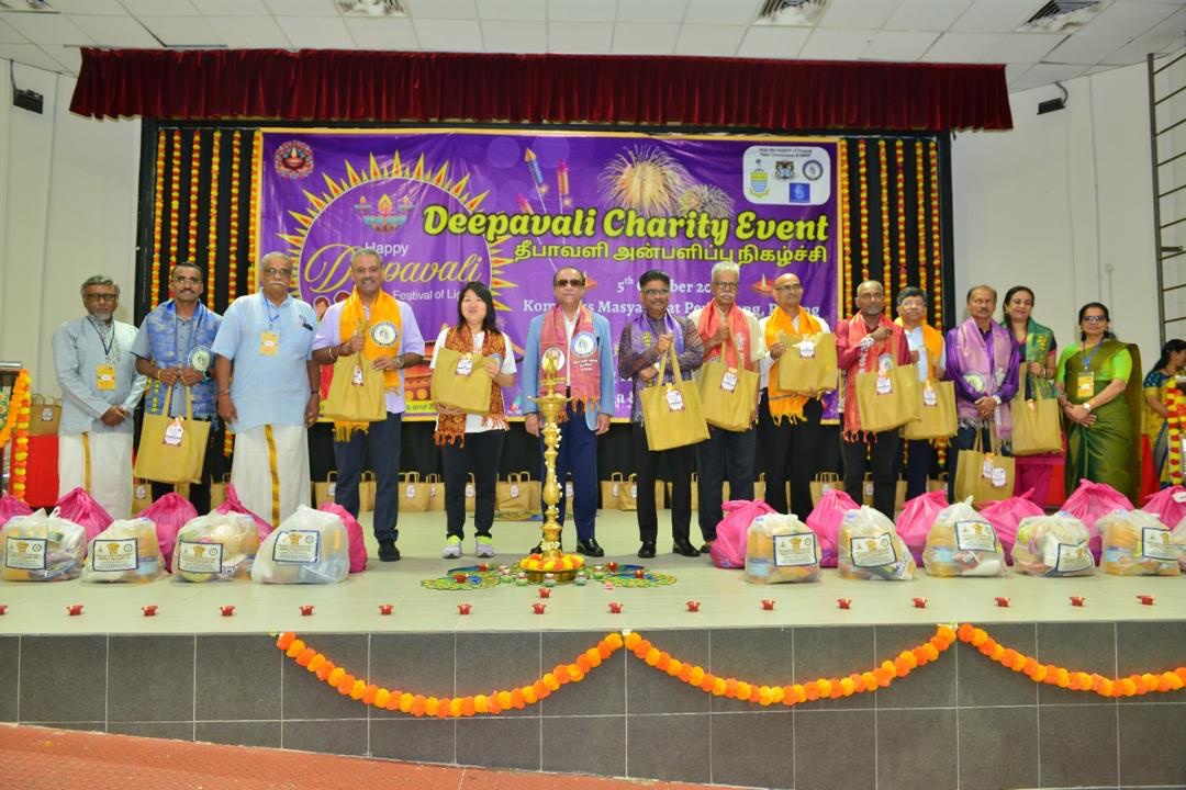 வறிய நிலையிலுள்ள 150 ஏழைக் குடும்பங்களுக்கு பினாங்கு இந்து இயக்கம் தீபாவளி அன்பளிப்பு!