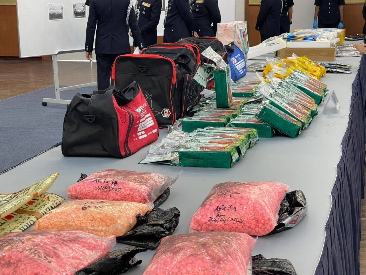 4 போதைப்பொருள் கடத்தல் கும்பல்கள் முறியடிப்பு