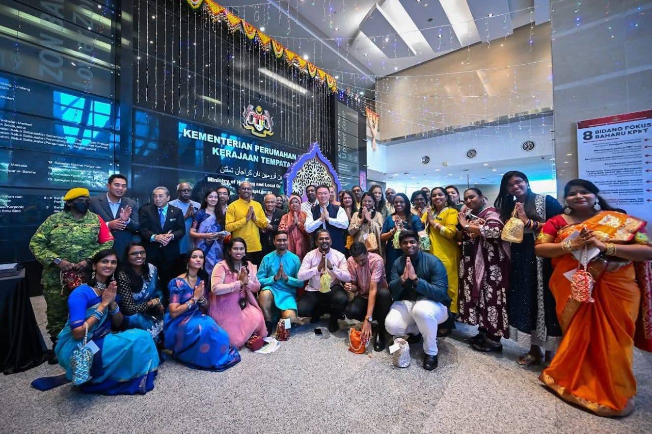 வீடமைப்பு, ஊராட்சித்துறை அமைச்சின் தீபாவளிக் கொண்டாட்டம்