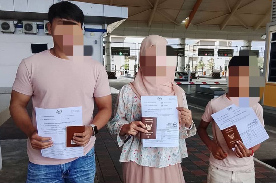 12 வெளிநாட்டினர் திருப்பியனுப்பட்டனர்