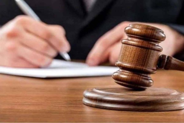 வங்கி அதிகாரி மீது மீண்டும் குற்றச்சாட்டு