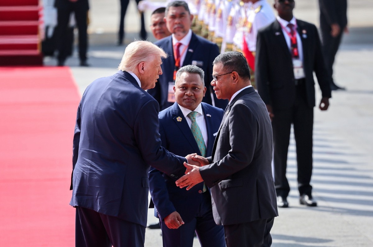 அதிபர் டொனால்ட் டிரம்பிற்கு உடன் செல்லும் அமைச்சராகச் செயல்பட்டார் சைஃபுடின்