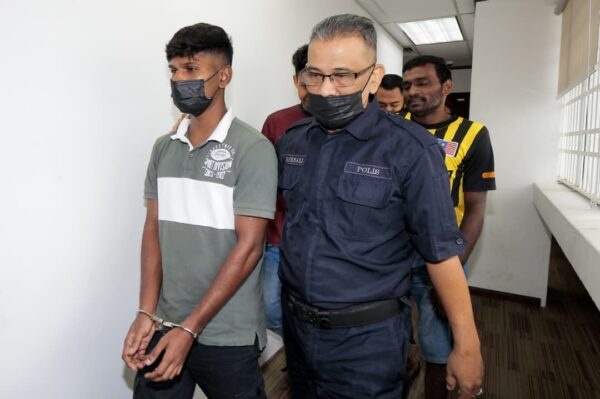 நாயை அடித்துக் கொன்ற நபருக்கு 20 ஆயிரம் ரிங்கிட் அபராதம்