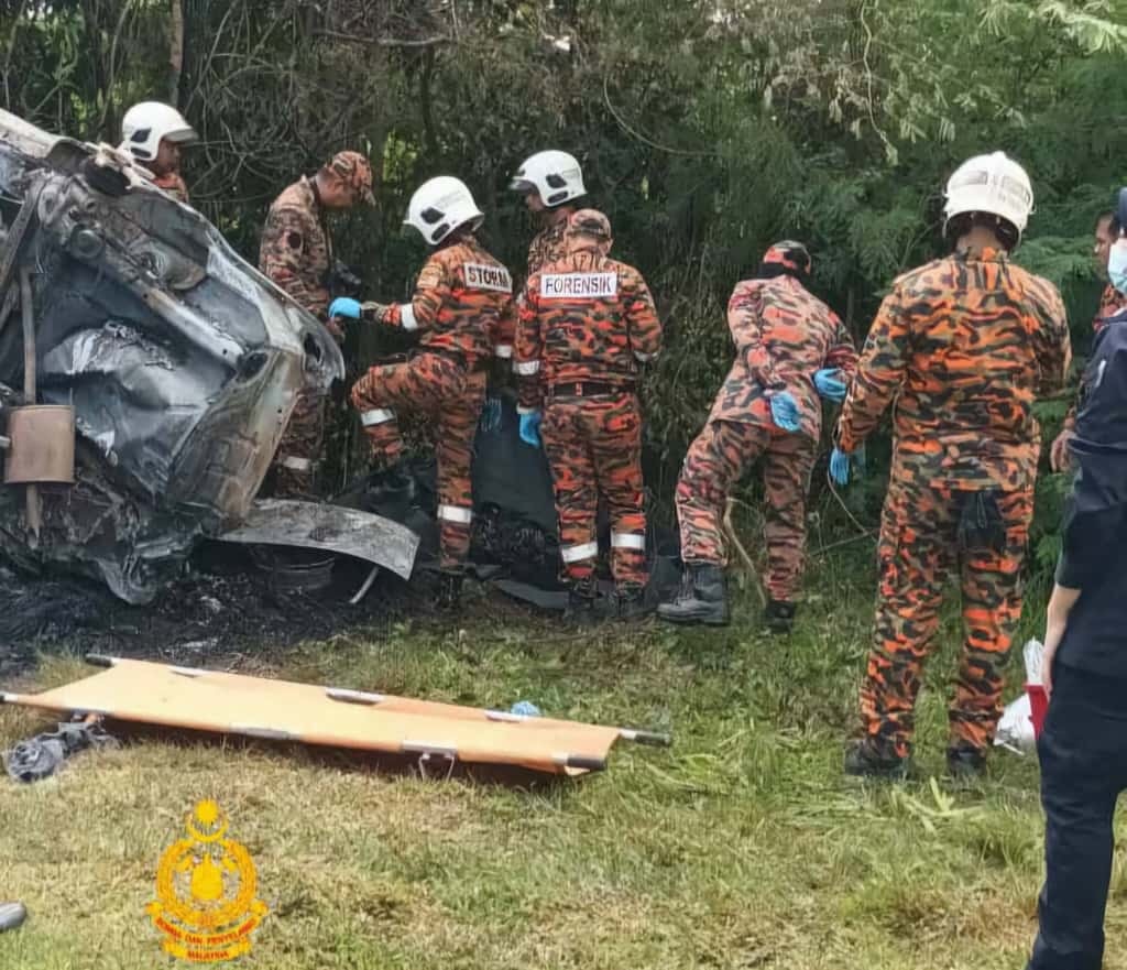 கார் விபத்துக்குள்ளாகி தீப்பற்றிக் கொண்டது: இரு ஆடவர்கள் கருகி மாண்டனர்