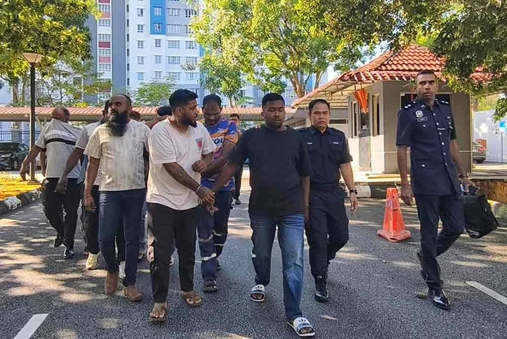 செம்புப் பாலங்களைக் கொள்ளையடித்தல்: மூவர் மீது குற்றச்சாட்டு