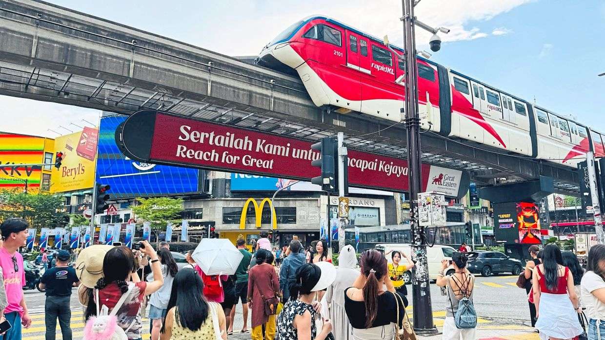 வெளிநாட்டு சுற்றுலாப் பயணிகளின் வருகை 15% அதிகரித்துள்ளது - அமைச்சு தகவல்!