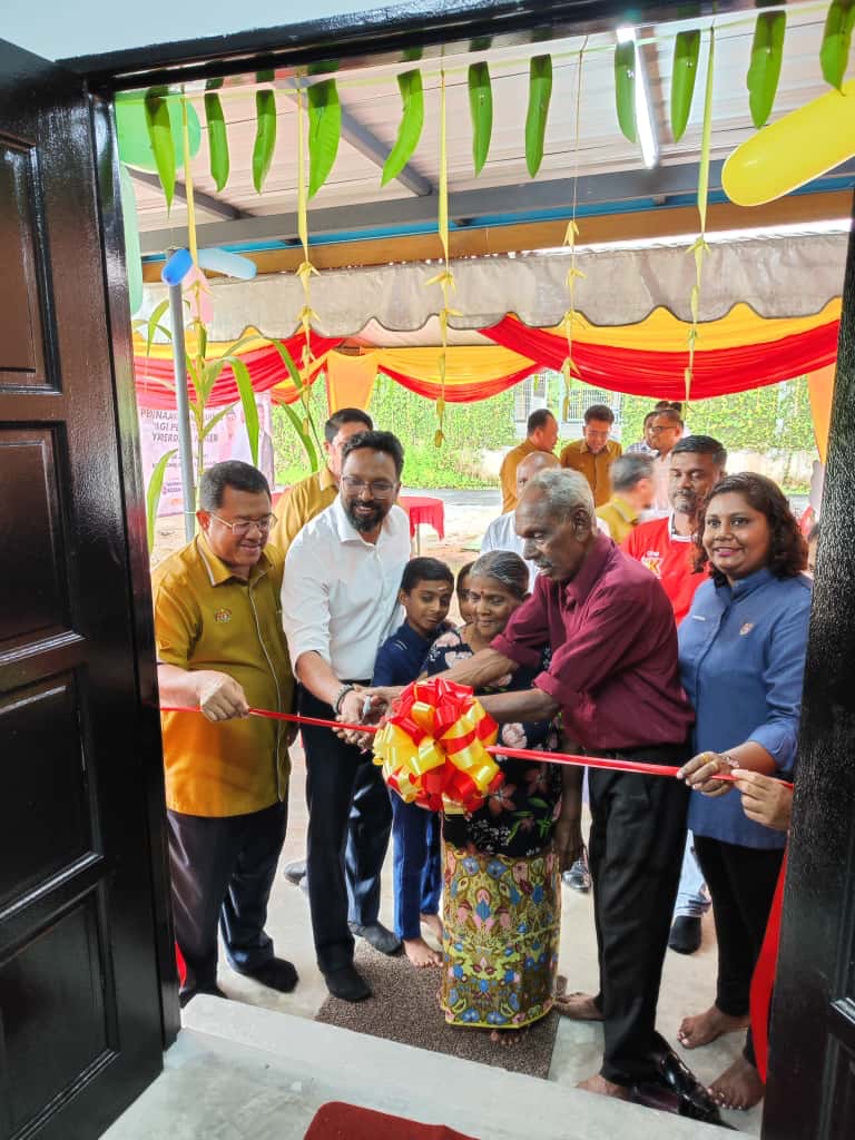 மகாமுனியின் வீடு புதிதாகப் புதுப்பிக்கப்பட்டு சாவி ஒப்படைக்கப்பட்டது