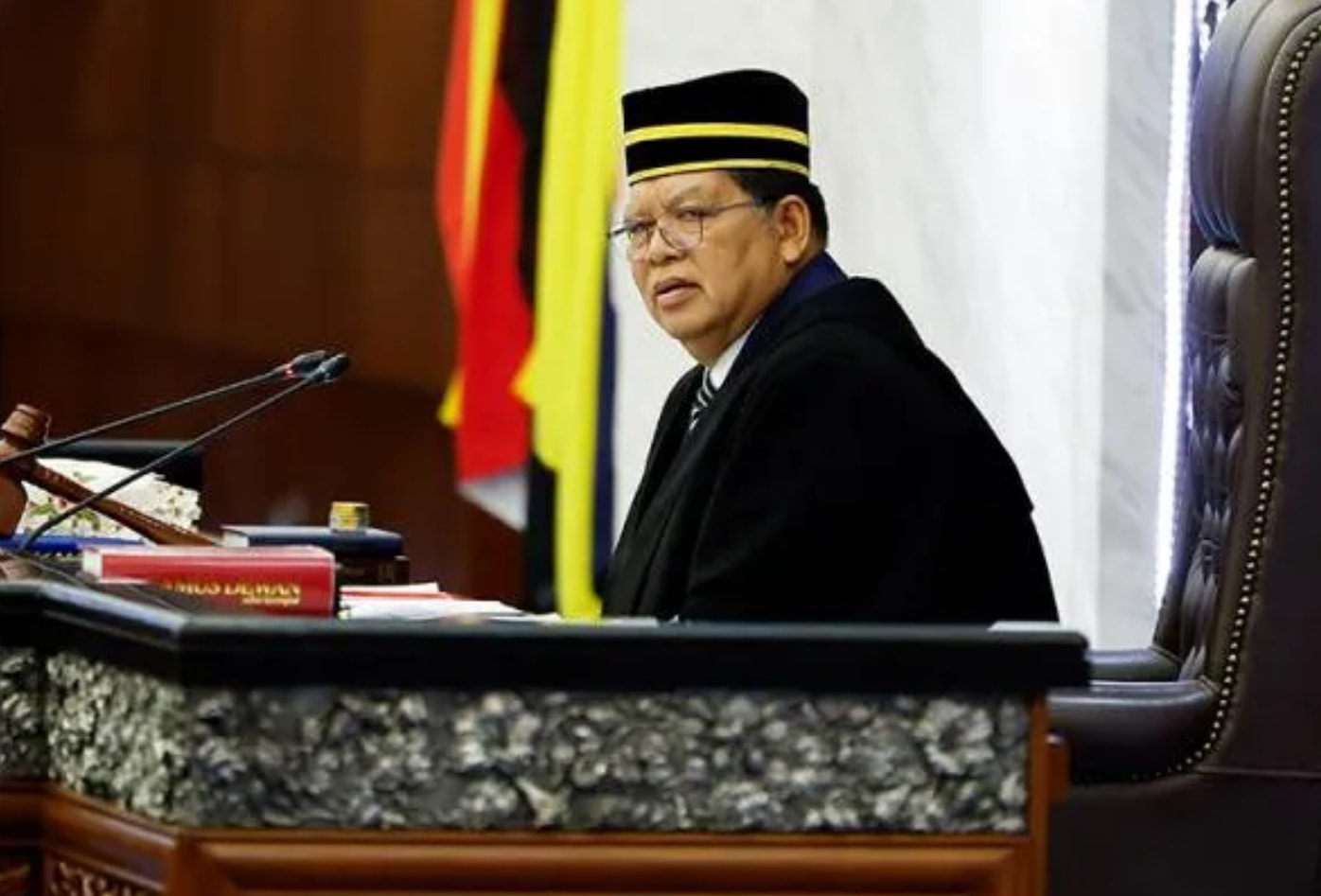 அரசு ஊழியர்களை அவதிக்க வேண்டாம்: சபாநாயகர் எச்சரிக்கை