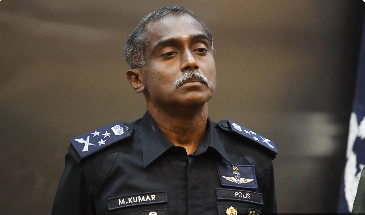 சமூக வலைத்தளங்கள் வாயிலாக அச்சுறுத்தல்: எழுவர் கைது