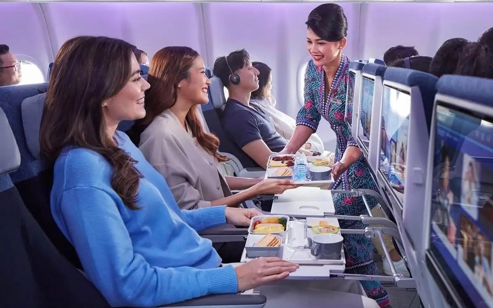 மலேசிய ஏர்லைன்ஸ் விமானங்களில் மதுபானம் பரிமாறுவதை நிறுத்துங்கள் - பிஎன் எம்பி கோரிக்கை!